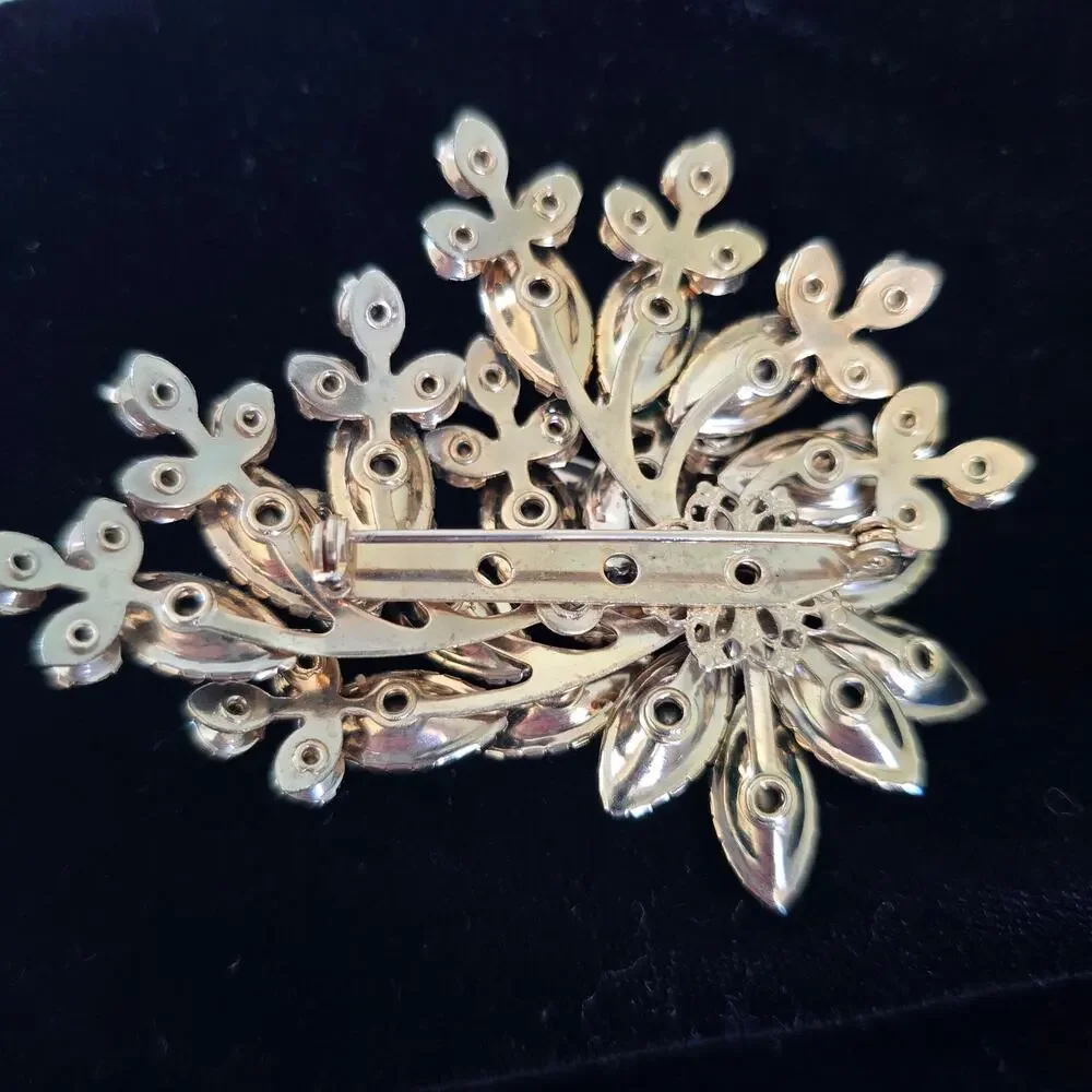 Source Unknown vintage brooch
