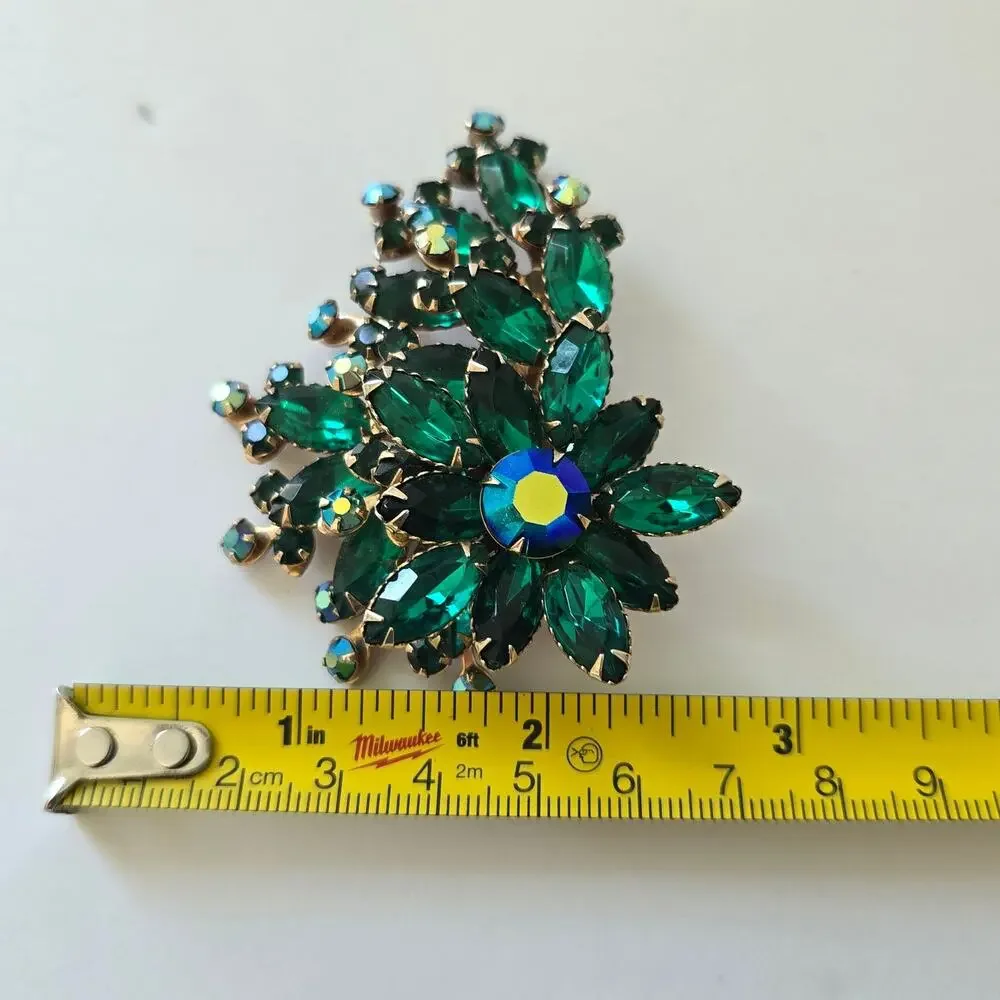 Source Unknown vintage brooch
