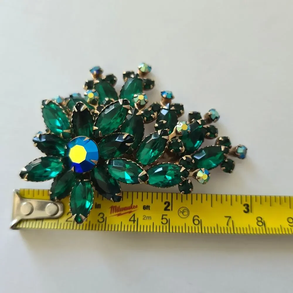 Source Unknown vintage brooch