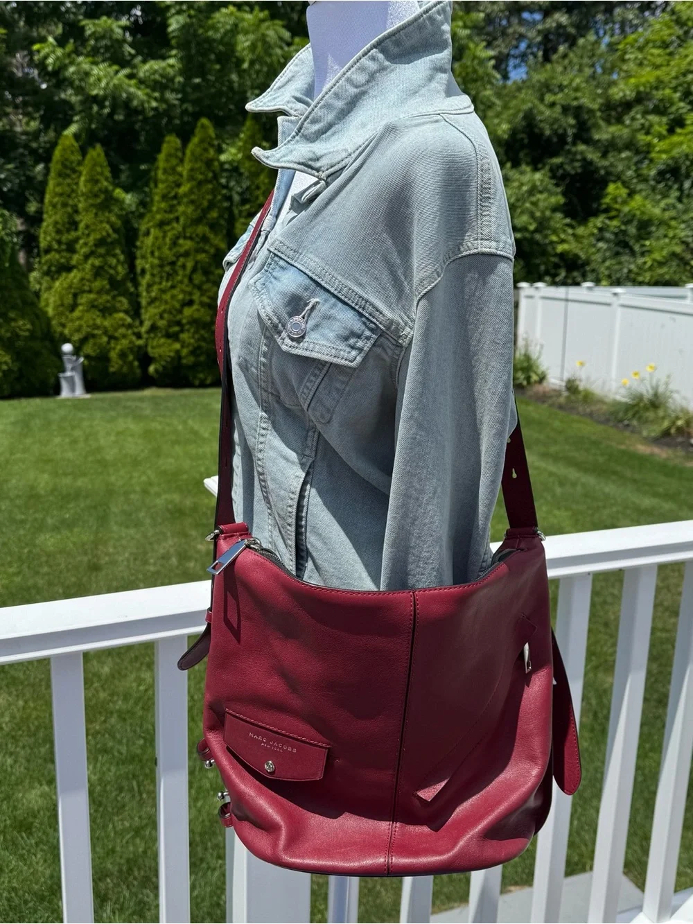 Marc Jacobs sling compartment burgundy