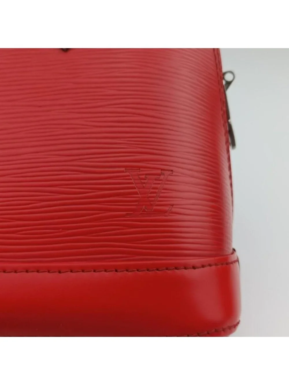 Louis Vuitton indentations polished louis