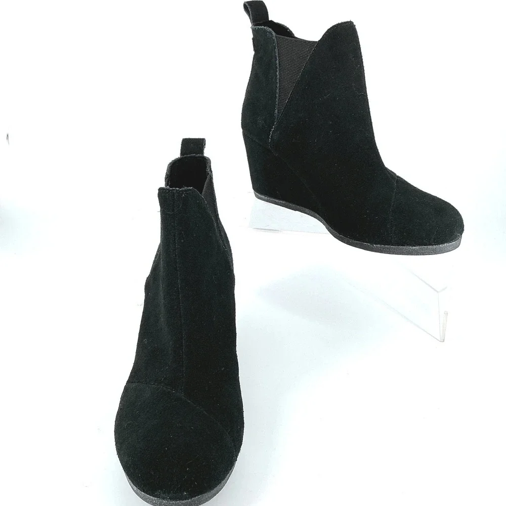 Toms retail $90
