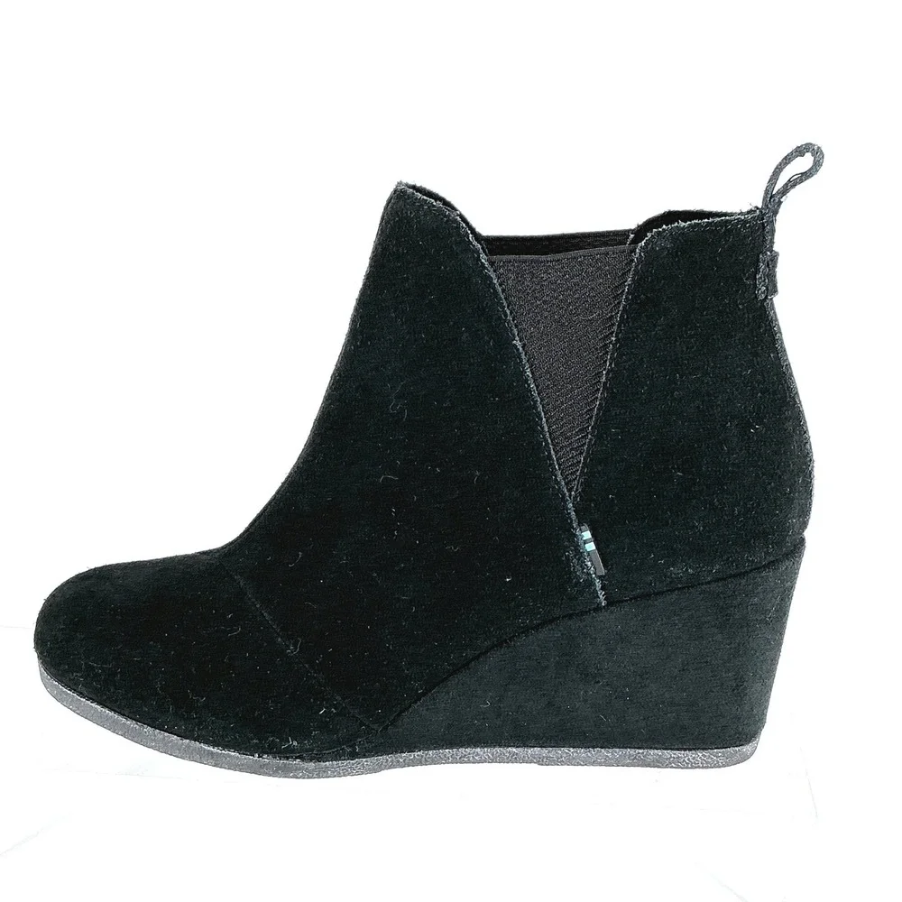 Toms retail $90