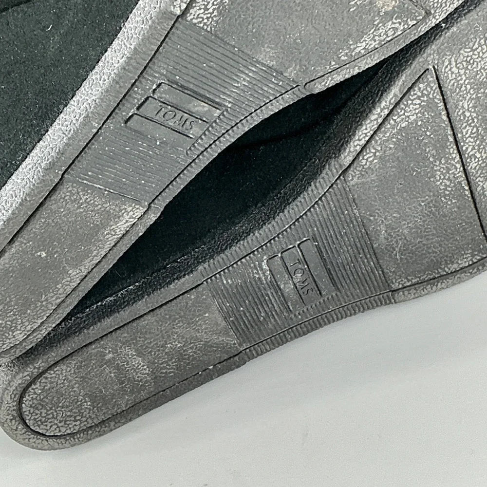 Toms retail $90