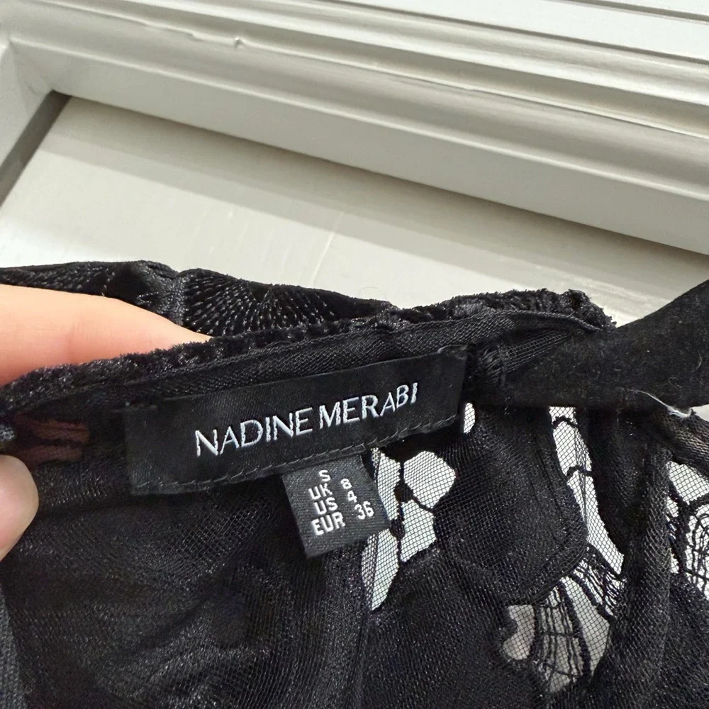 NADINE MERABI figure skimming