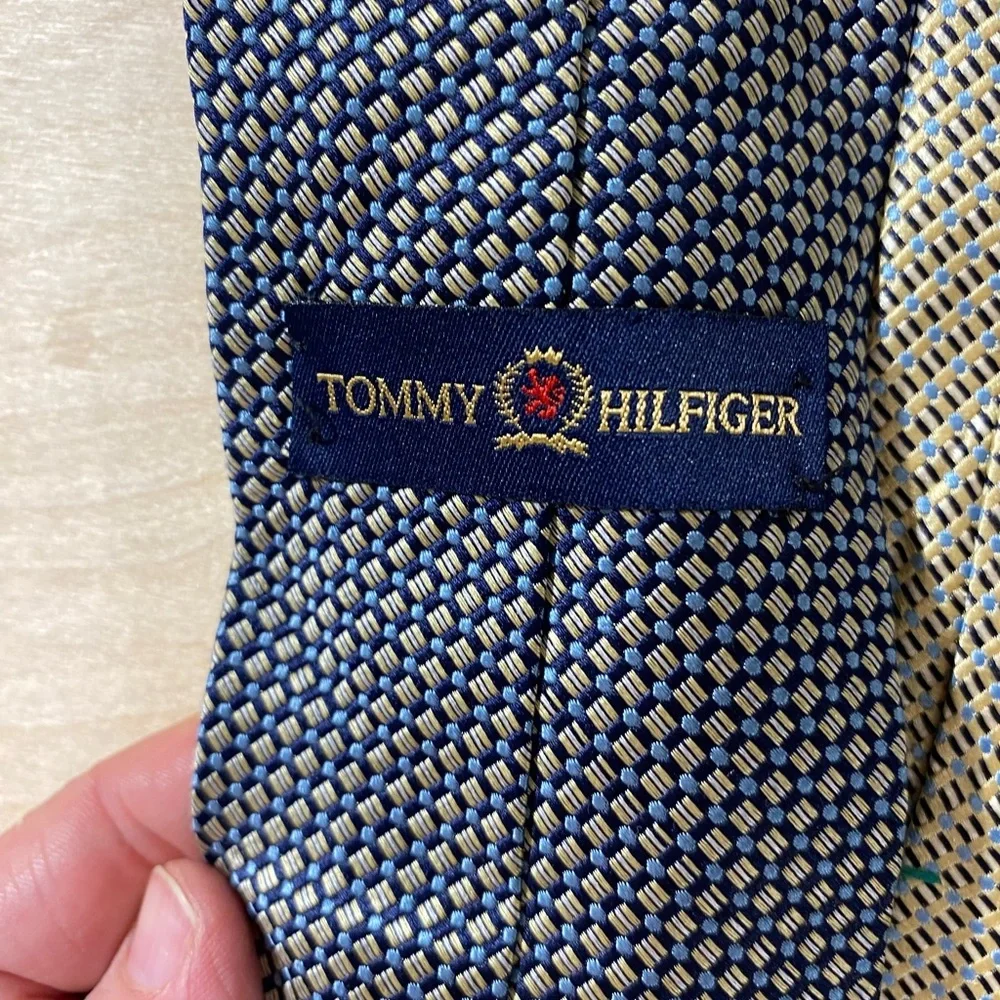 Tommy Hilfiger stylish navy