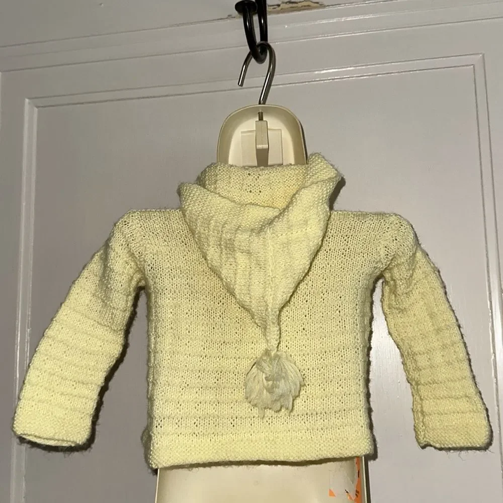 Vintage yellow pom
