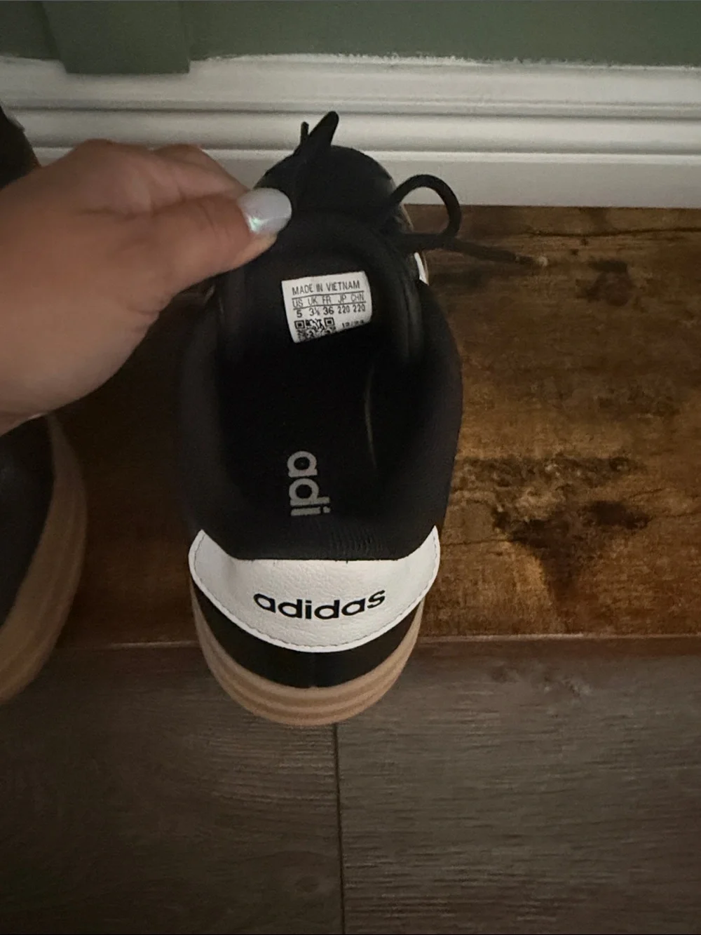 adidas men sneaker