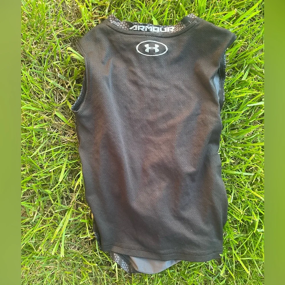 Under Armour shoulders worn padded
