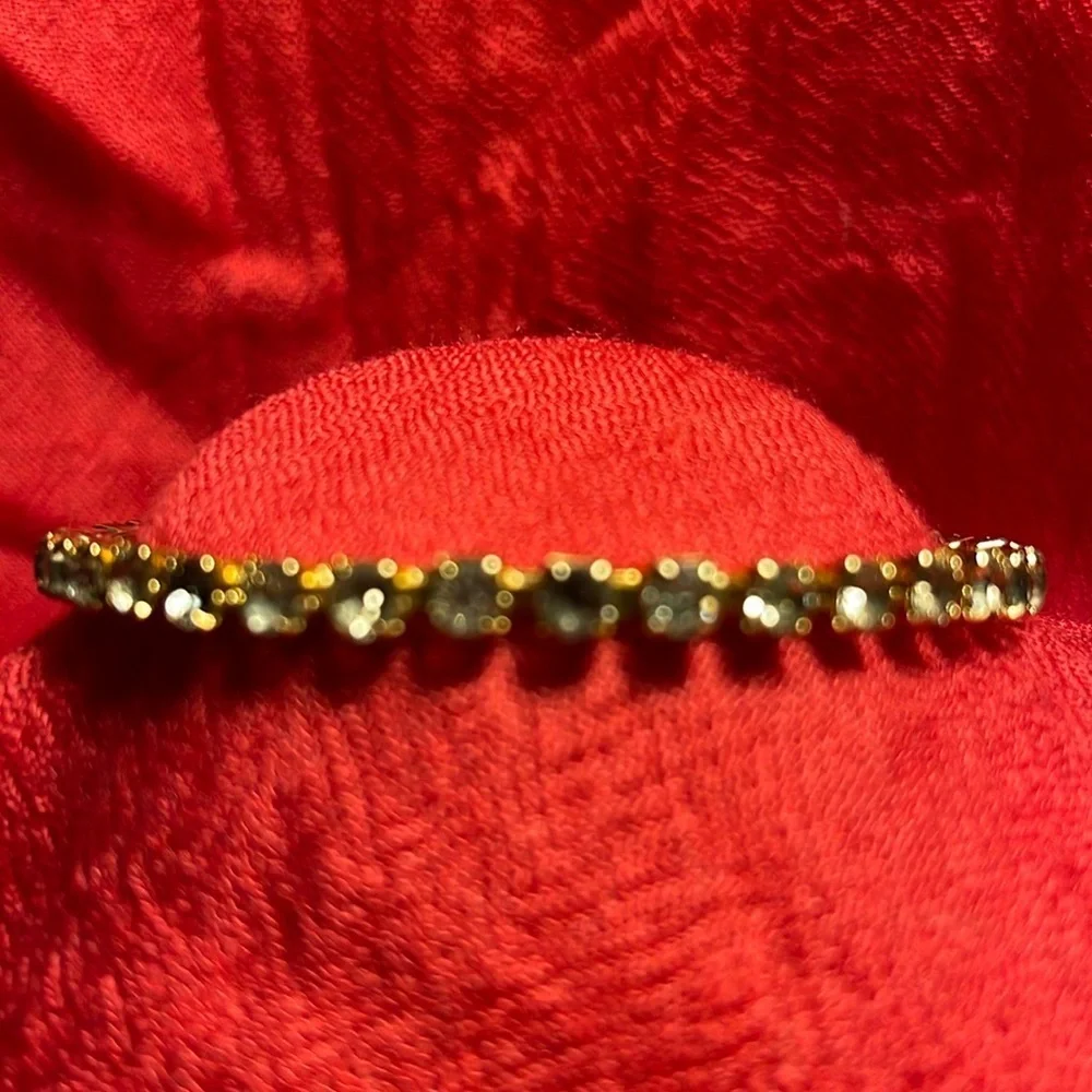 Vintage Unmarked Gold Tone Rhinestone Bangle Bracelet