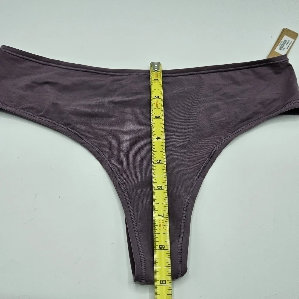 NWT Skims pn-thong plum color size 3x