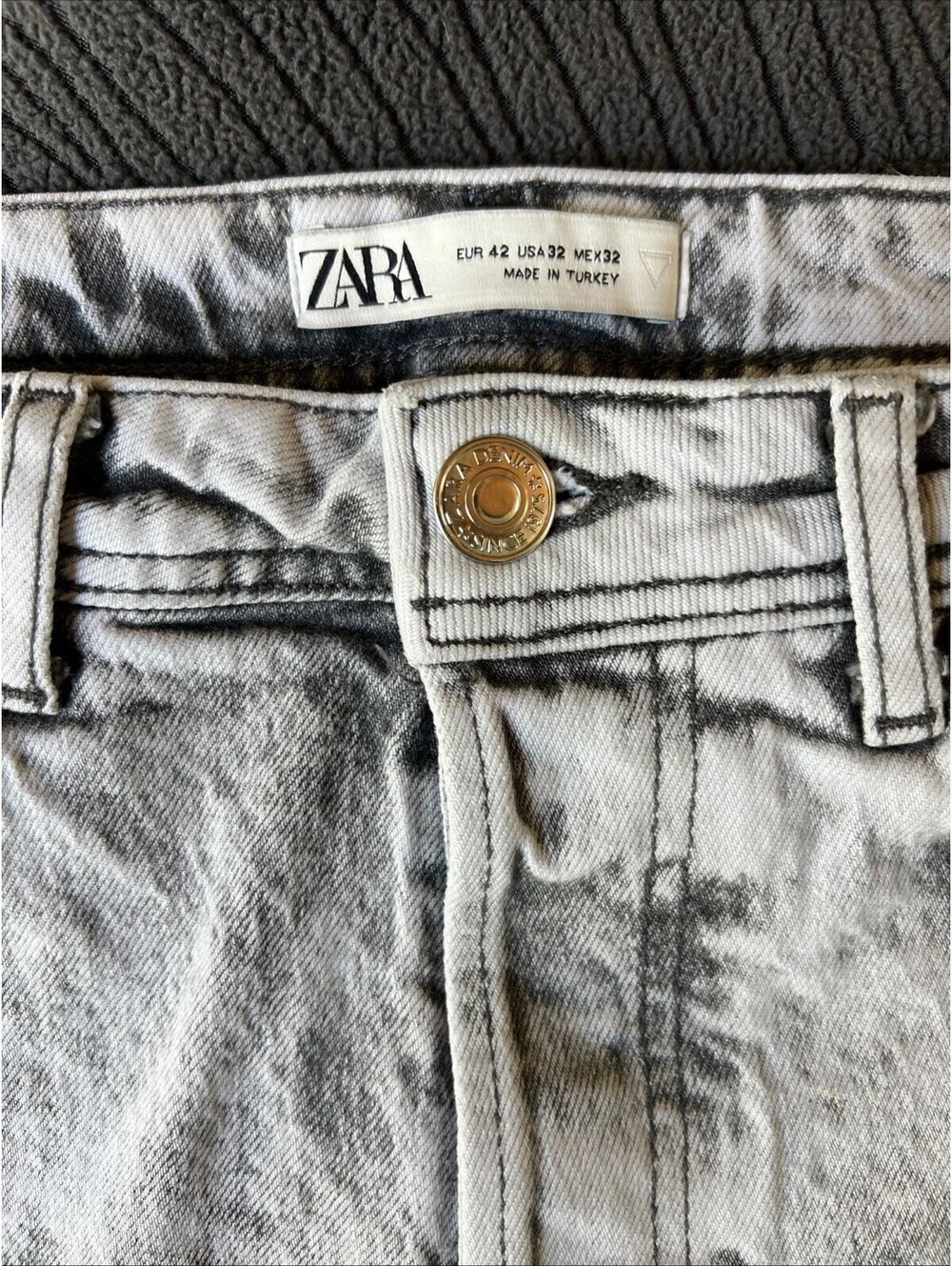 Zara feature size