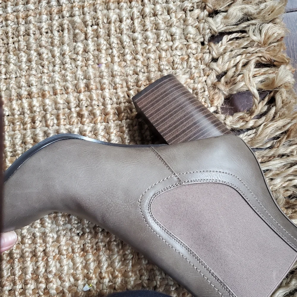 Liliana tan women size