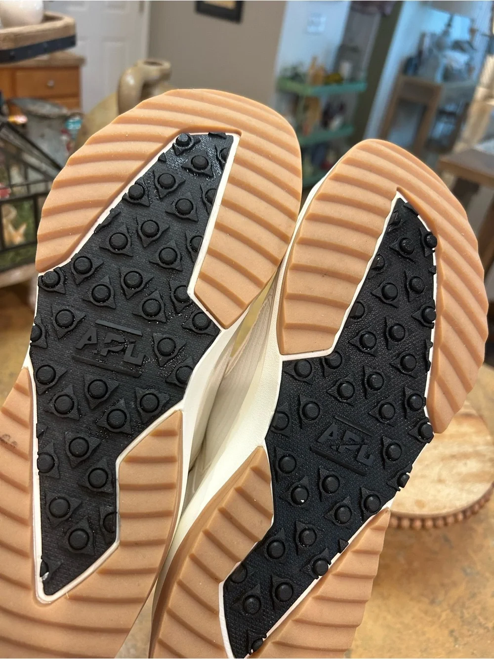 APL lace sporty