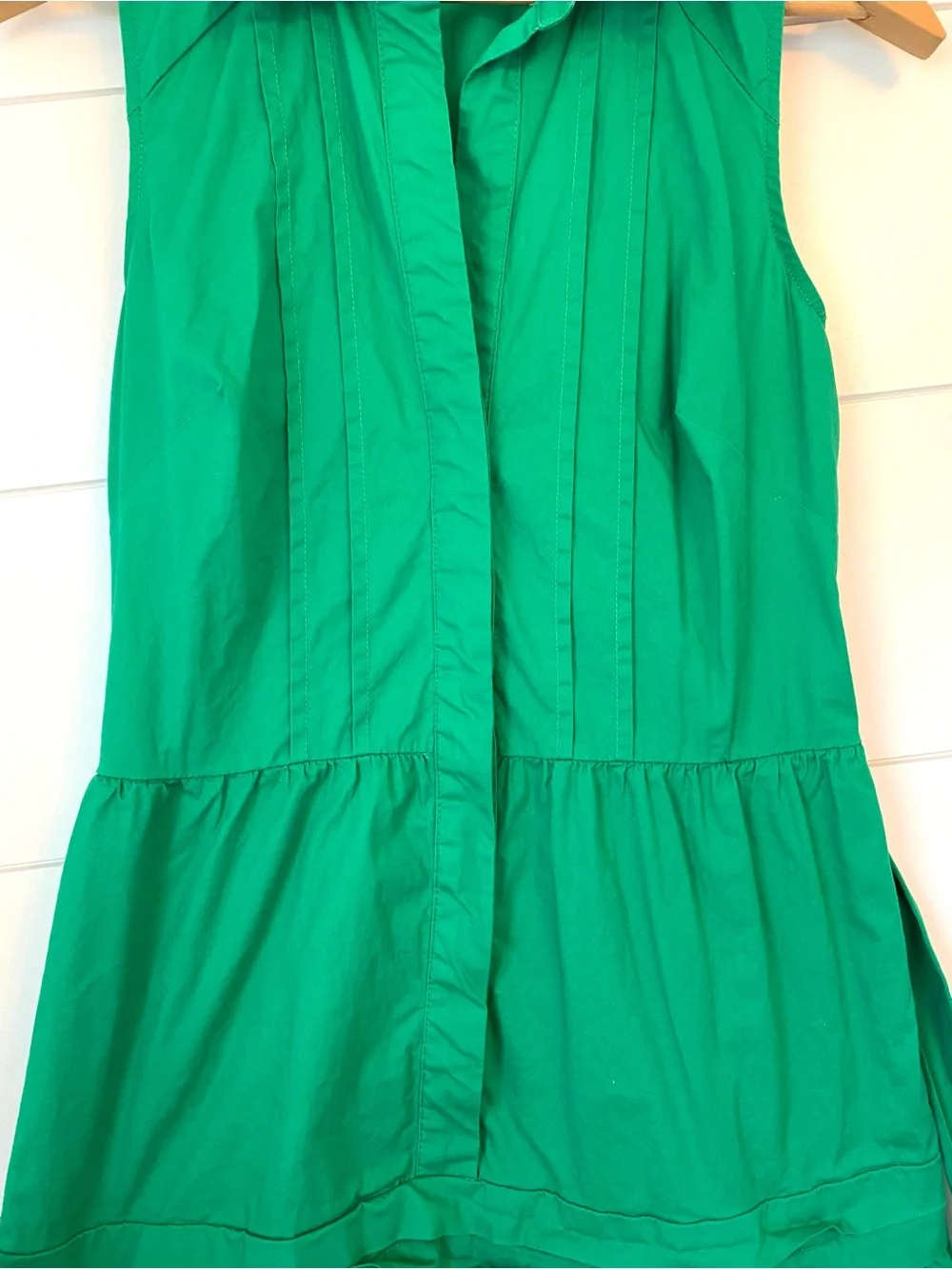 Maggy London Sleeveless Collared Midi Dress in Emerald (size 4)
