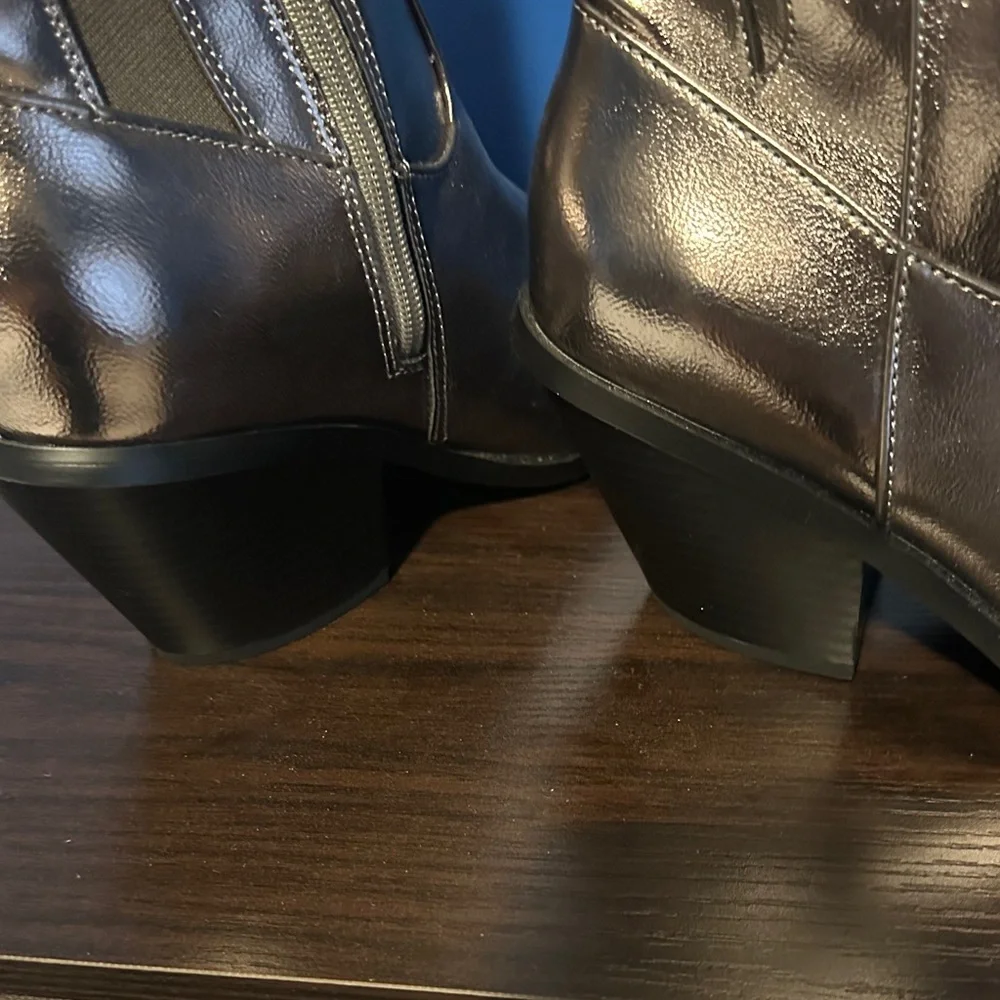 Metallic Silver Women's Ankle Boots - Stylish Western-Inspired Heels