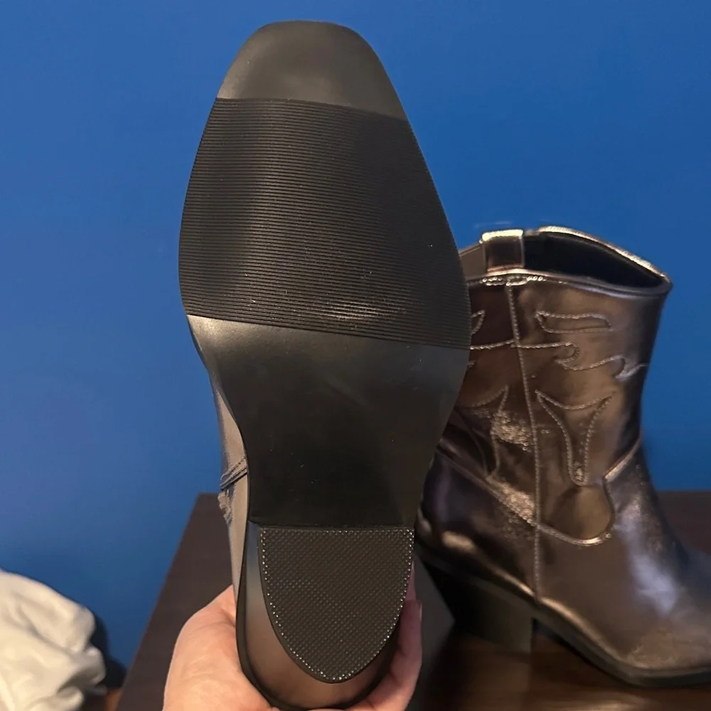 Metallic Silver Women's Ankle Boots - Stylish Western-Inspired Heels