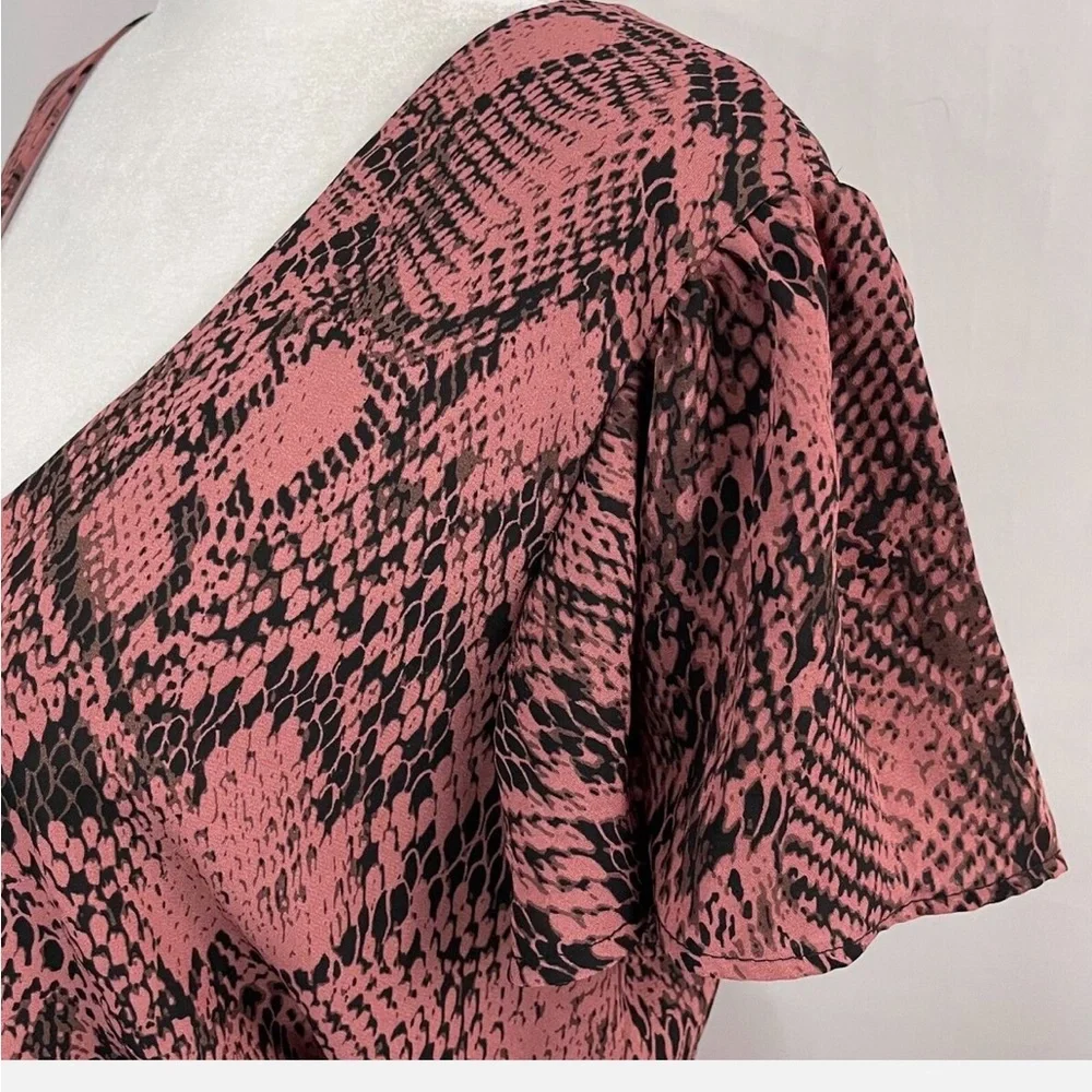 The Vanity Room Snake Print V-Neck Flutter Sleeve Hanky Hem Dress Size Small