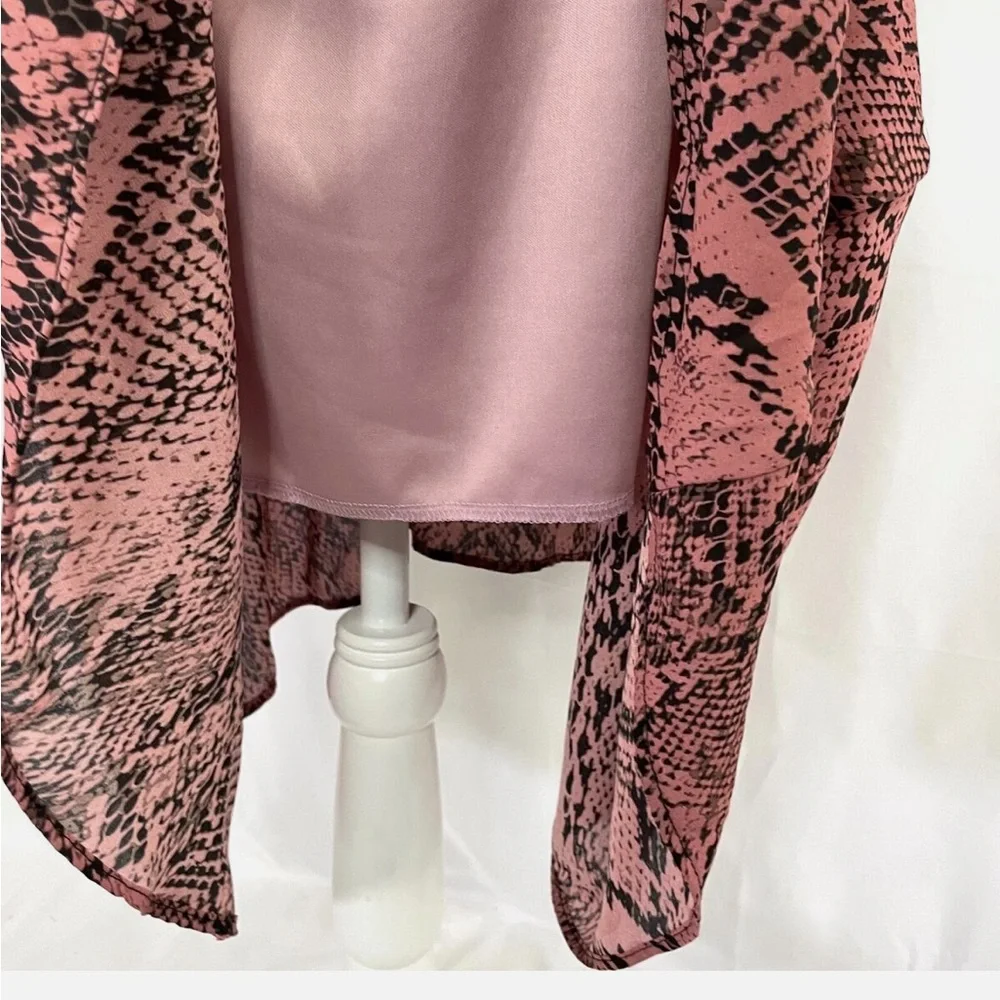 The Vanity Room Snake Print V-Neck Flutter Sleeve Hanky Hem Dress Size Small