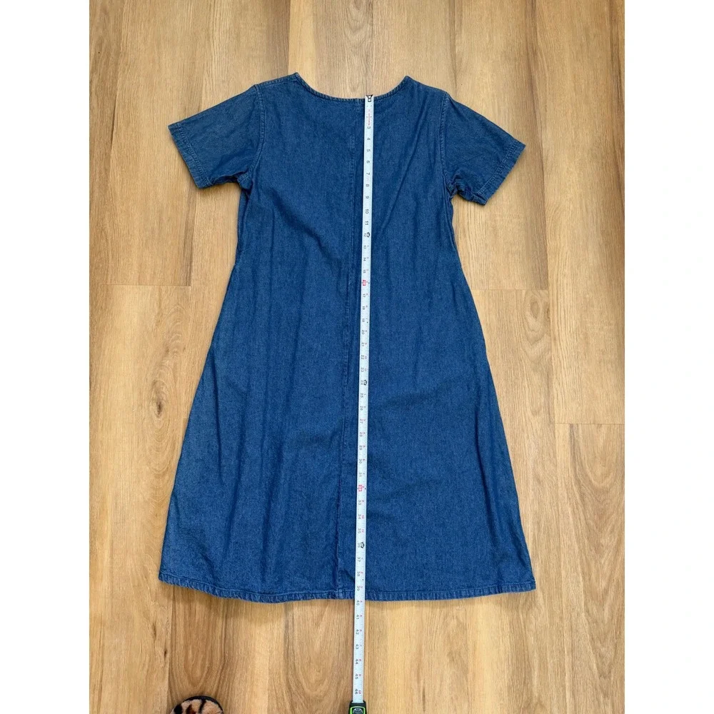 la cera provides partial embroidered