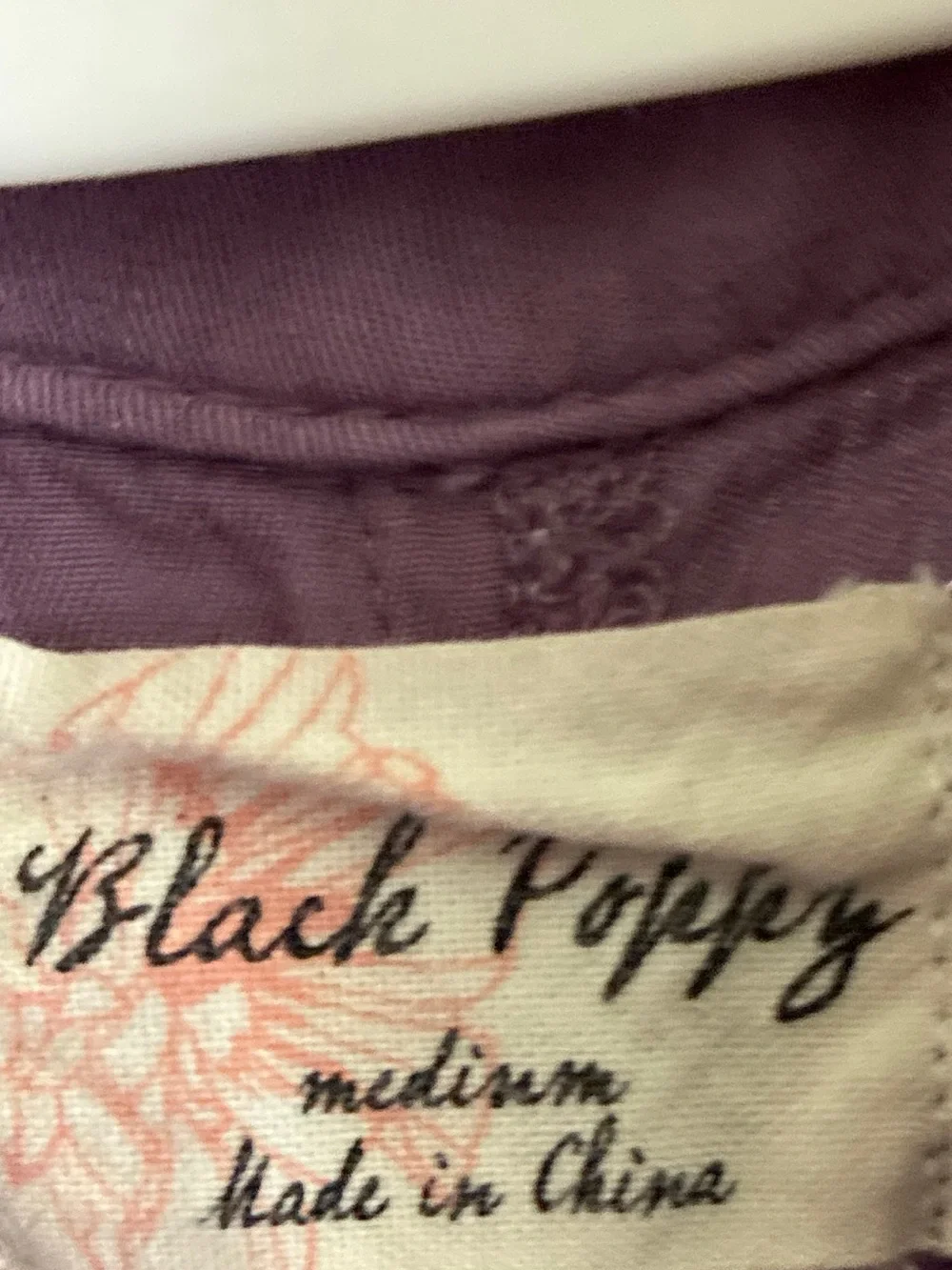 Black Poppy chic mauve