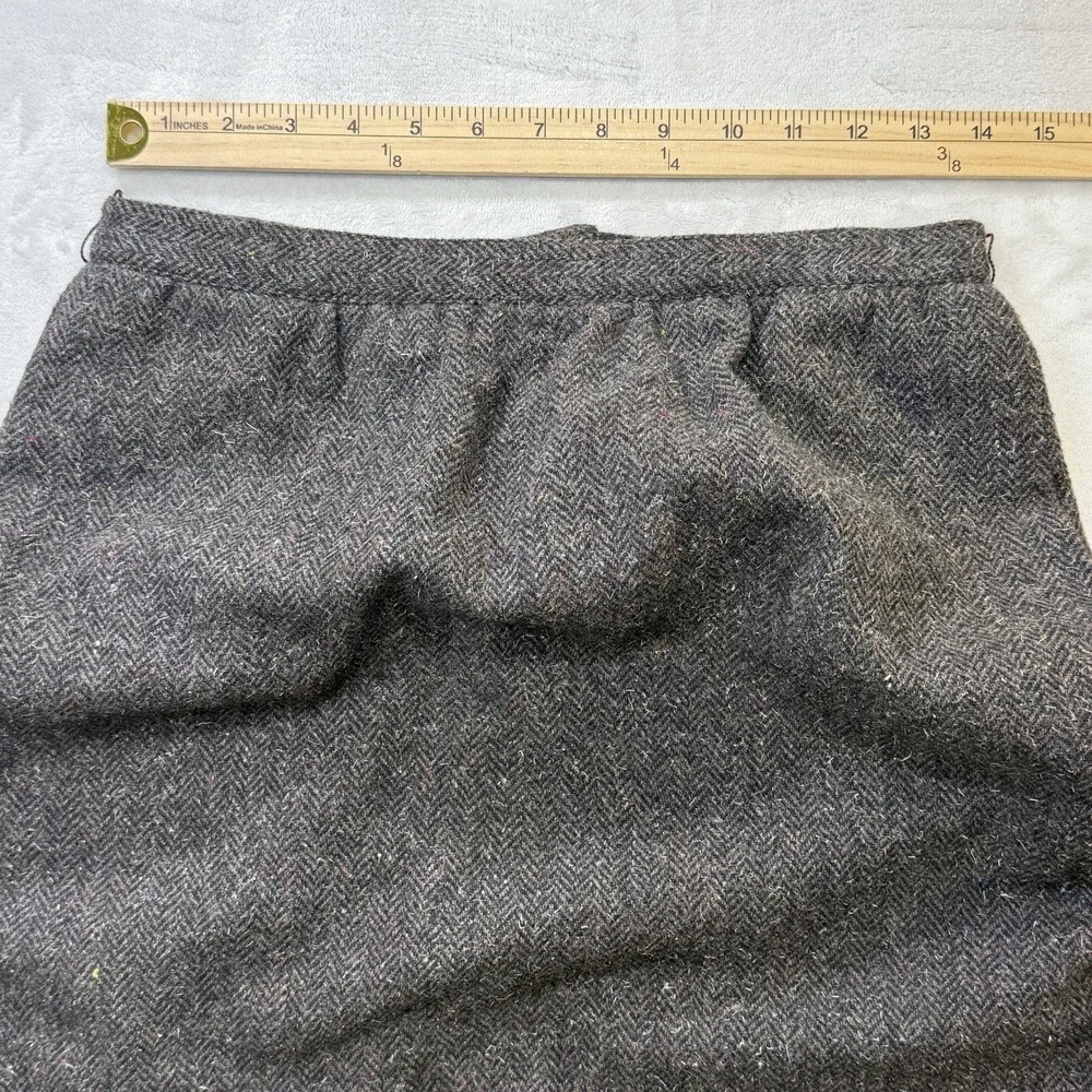 Tahari details brand