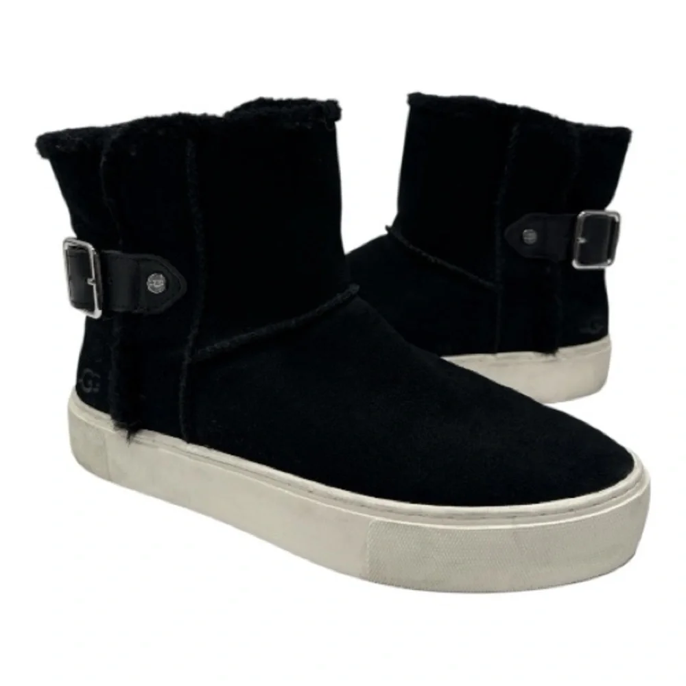 UGG stylish black