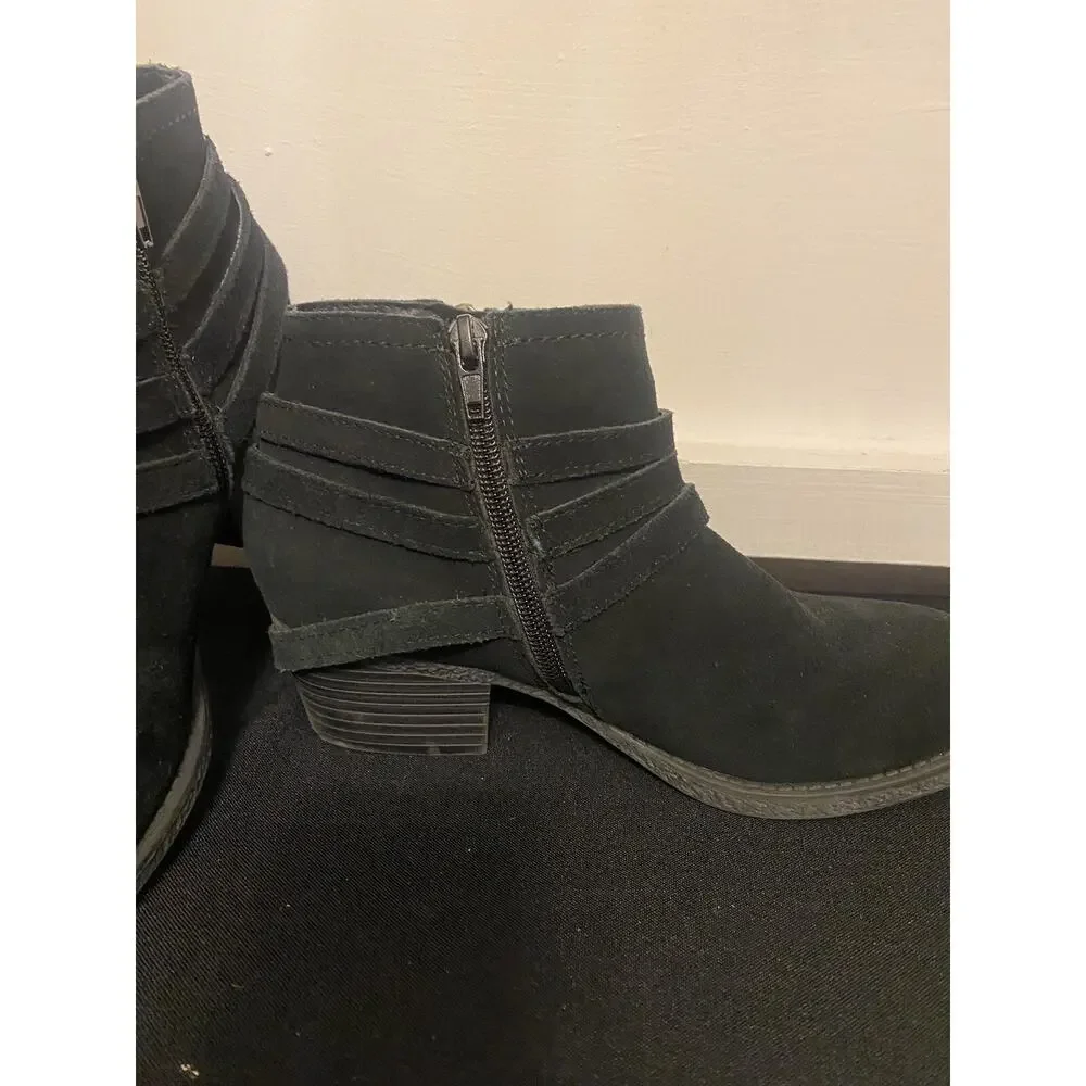 Crown Vintage cool pair boots