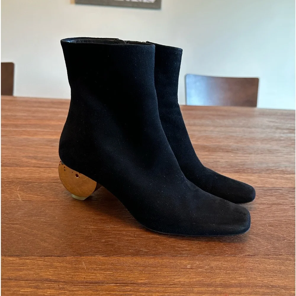 Neous Black Suede Ankle Boots Sculptural Gold Heel Size 38.5