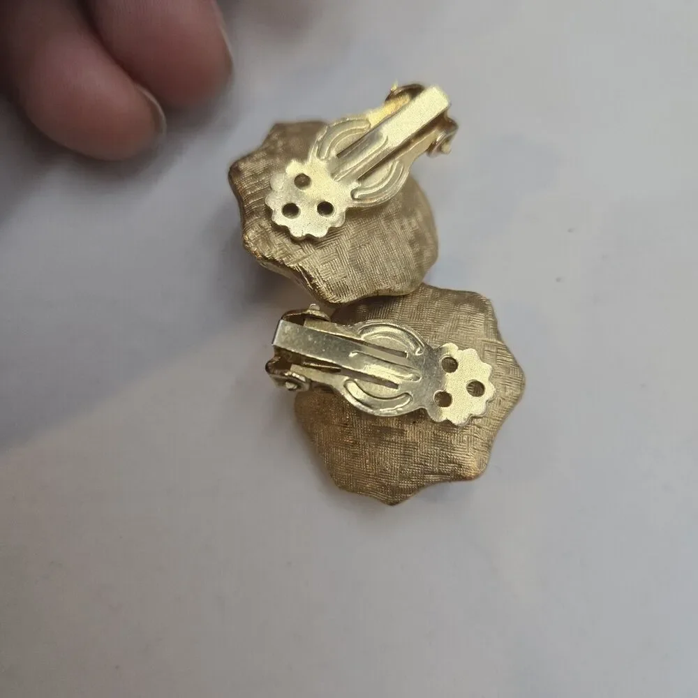 Vintage Exotic Lily Hibiscus Flower Earrings Clip On Tropical Gold Tone Unique