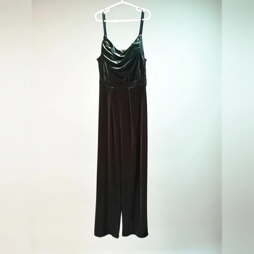 Revelry Green Velvet Cowl Neckline Pantsuit Size 0 Christmas Party Going Out