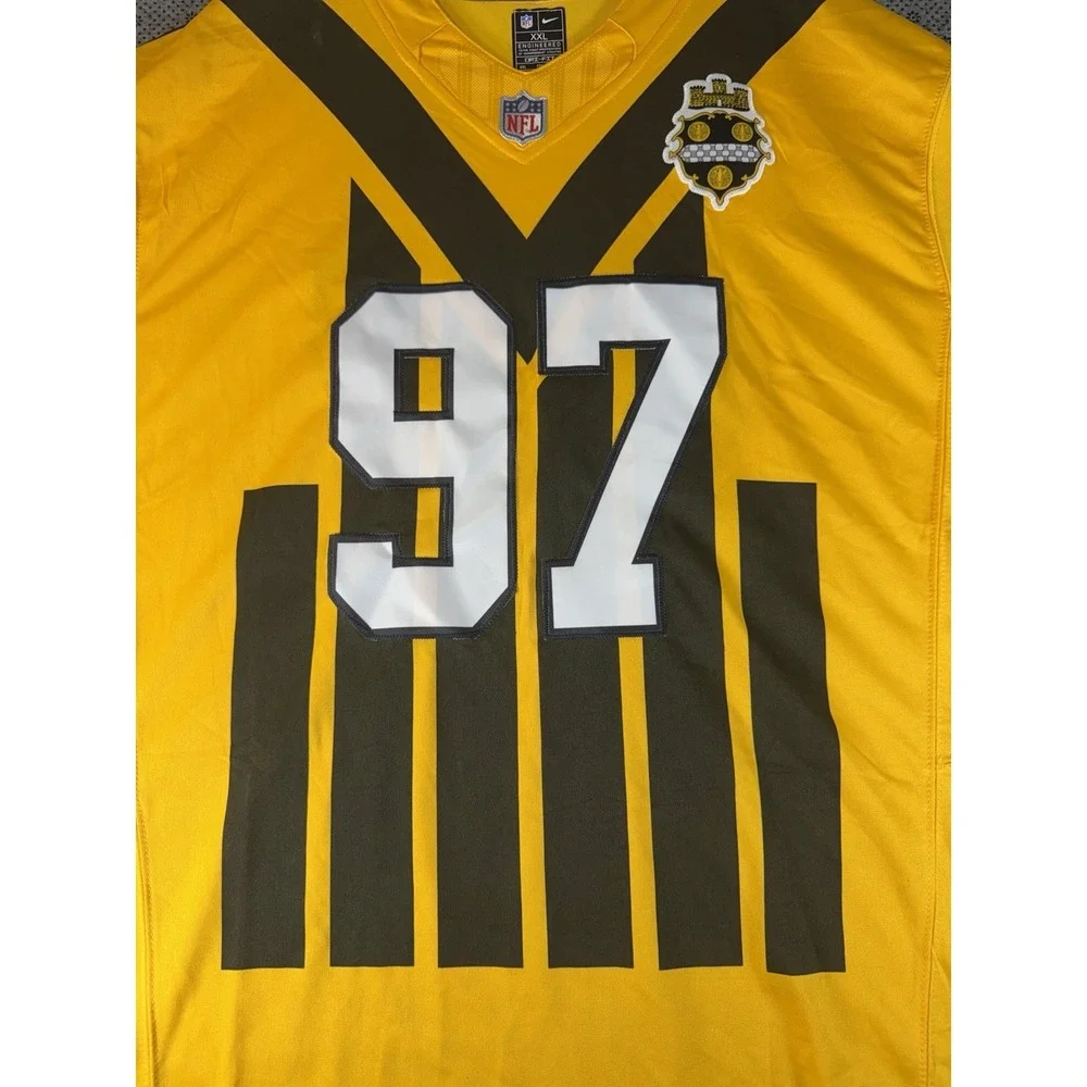 Nike by 2xl looking