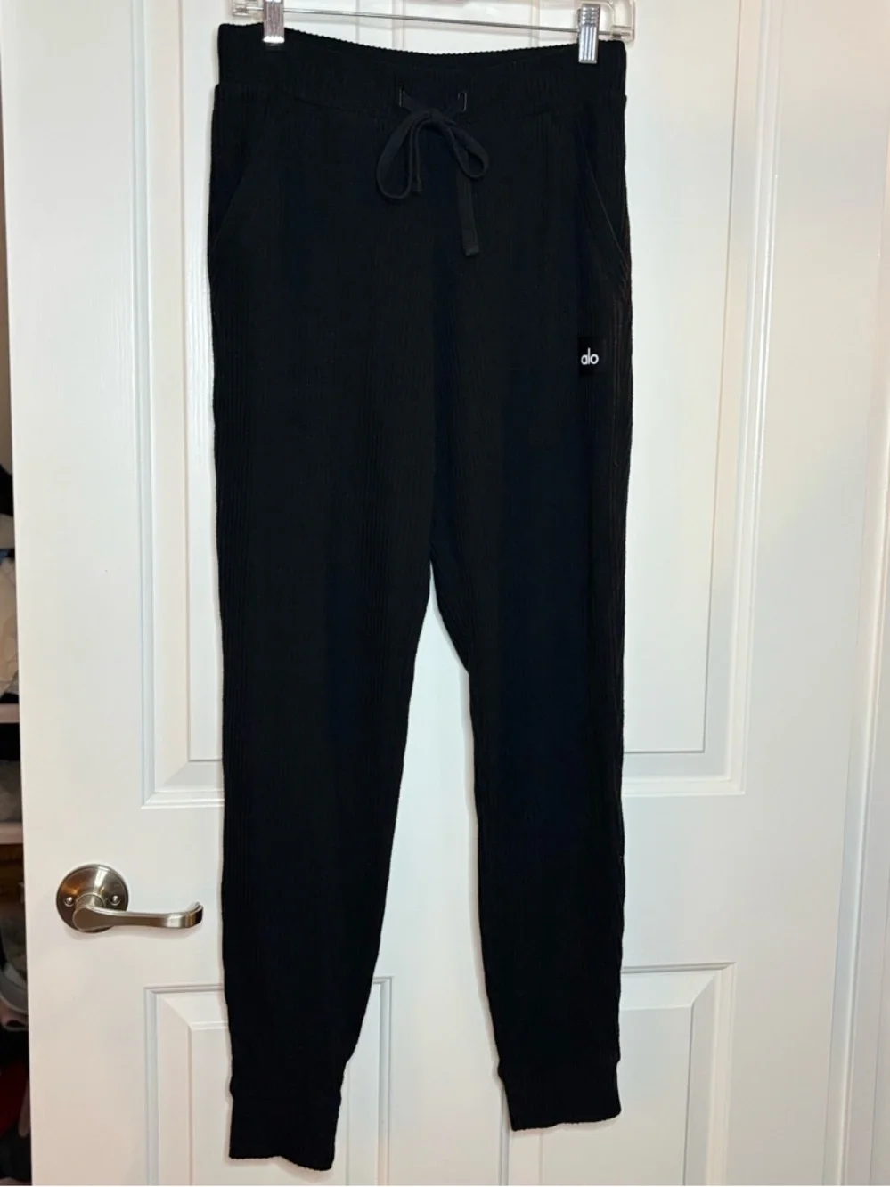 EUC ALO Women’s Black Wide Rib Knit Joggers Size M