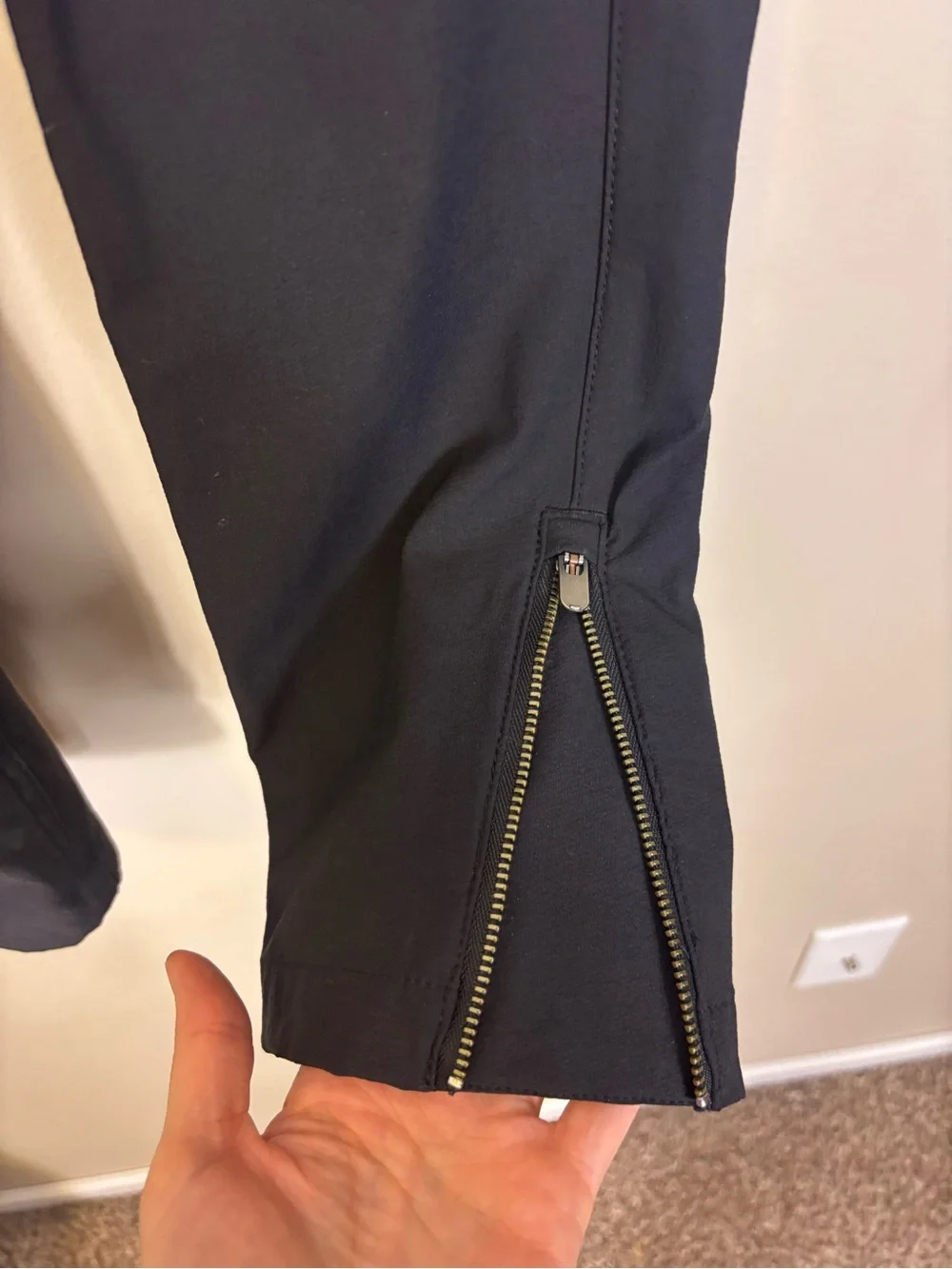 Athleta versatile pockets
