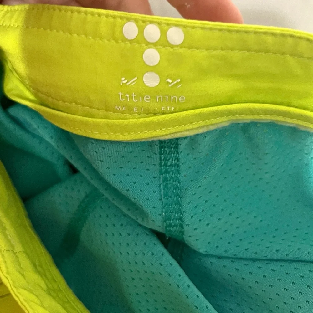 Title Nine, Neon Chartreuse Golf Tennis Skort Stretch Athletic Skirt SIZE Large