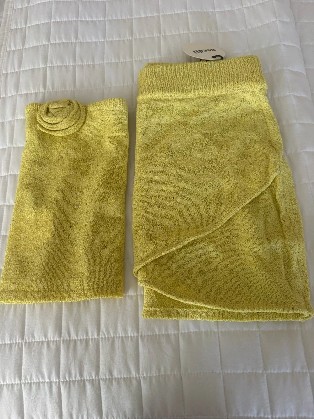Needii soft yellow