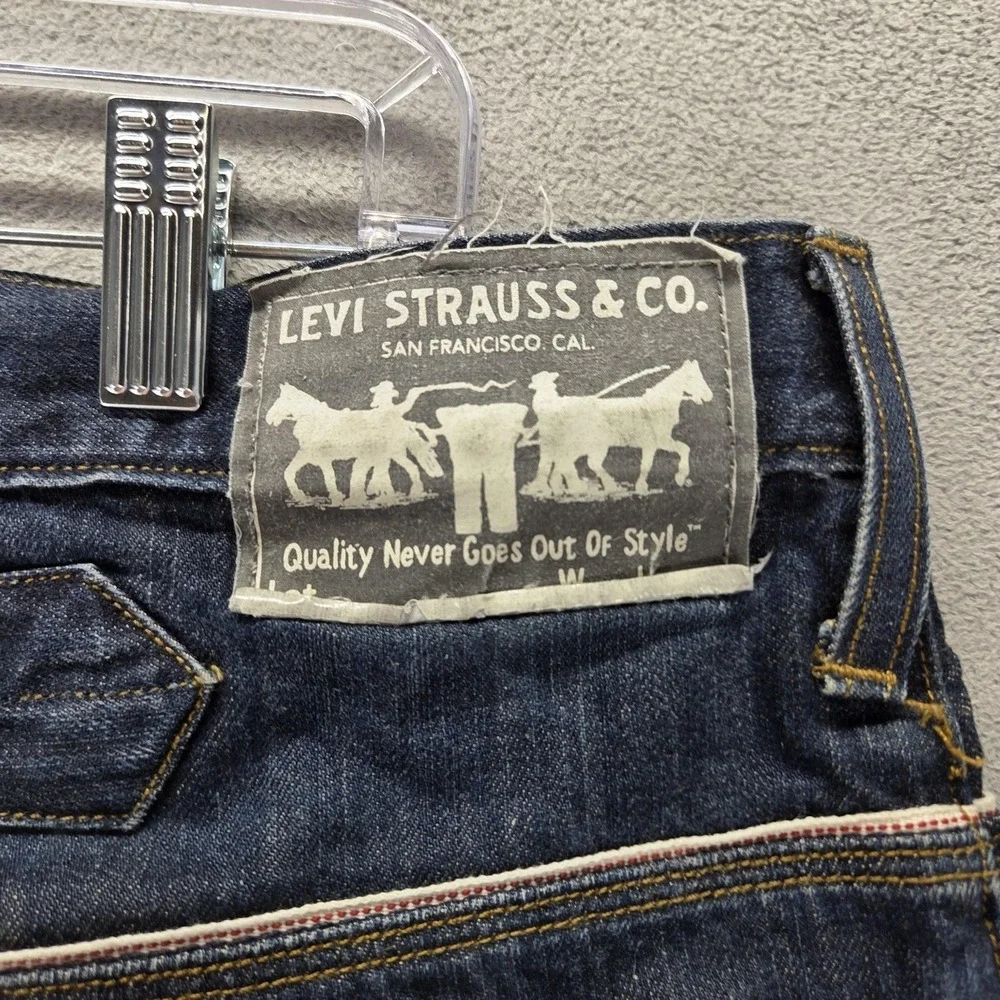 Levis 11775 important