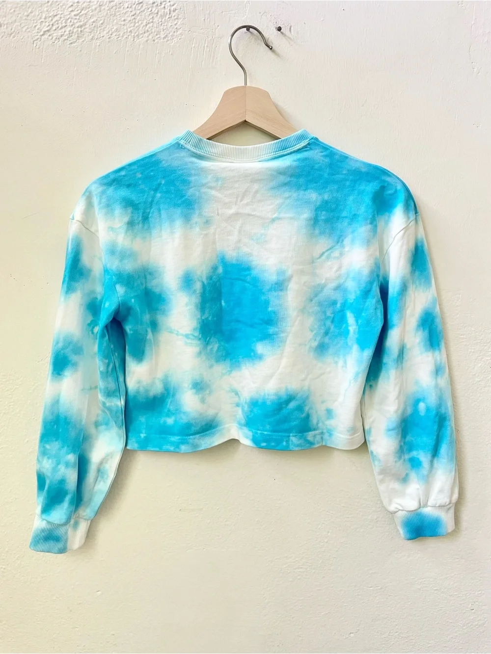 NWT Nike Kids Size Medium Blue White Tie Dye Slouchy Boxy Long Sleeve Crop Top
