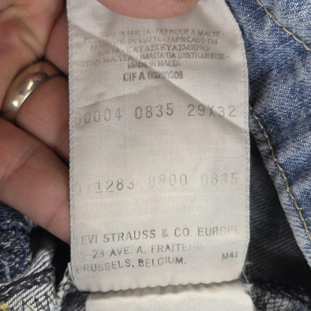 Levis please item because