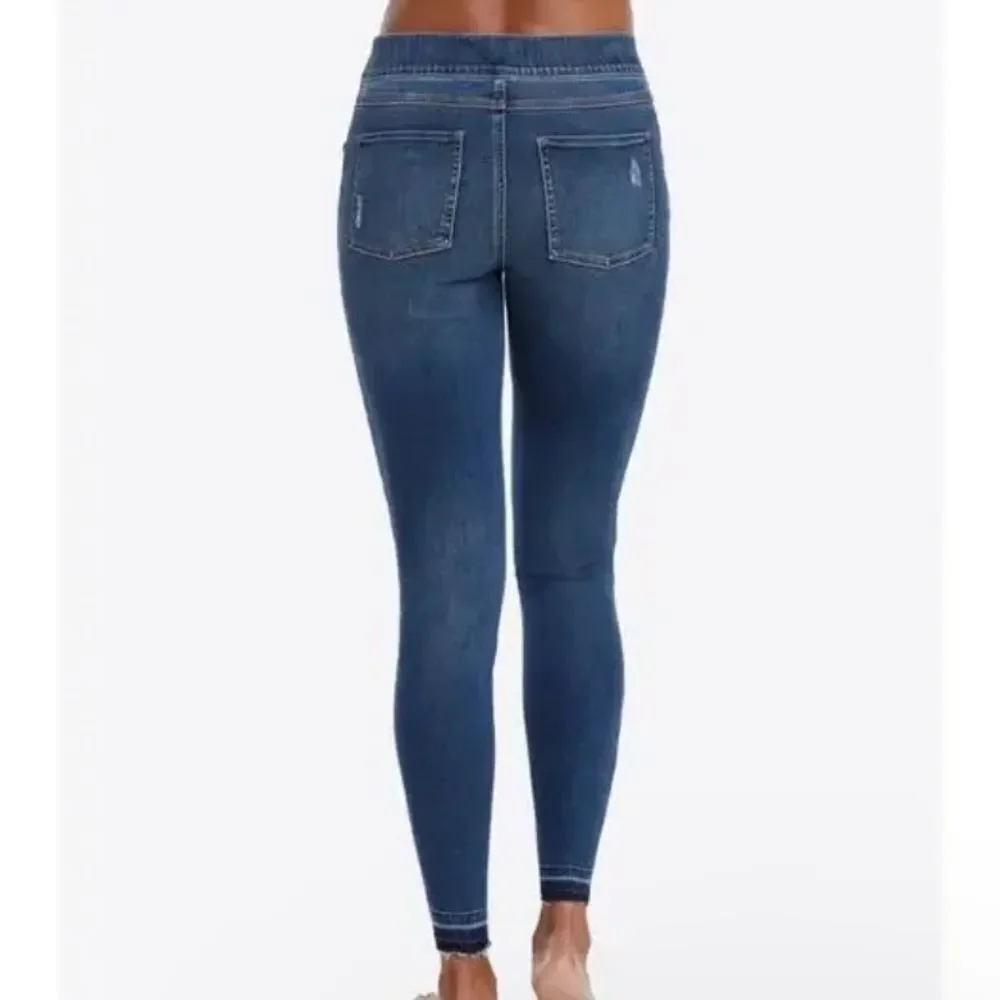 Spanx Distressed Dark Blue Skinny Jeans in Size Medium