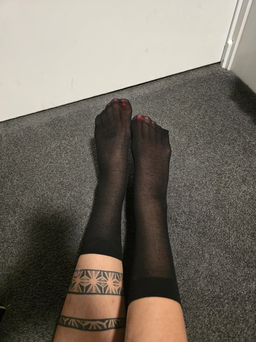 Women’s Black Sheer Knee-High Socks – Lightweight Everyday Comfort