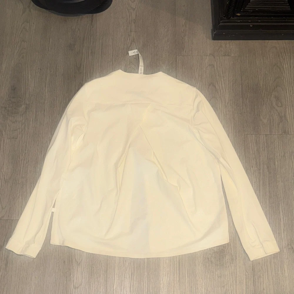 Women’s Lululemon Cream Button-Up Jacket