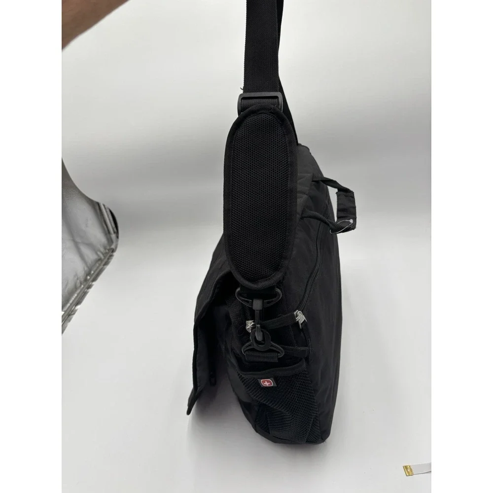 SwissGear black messenger