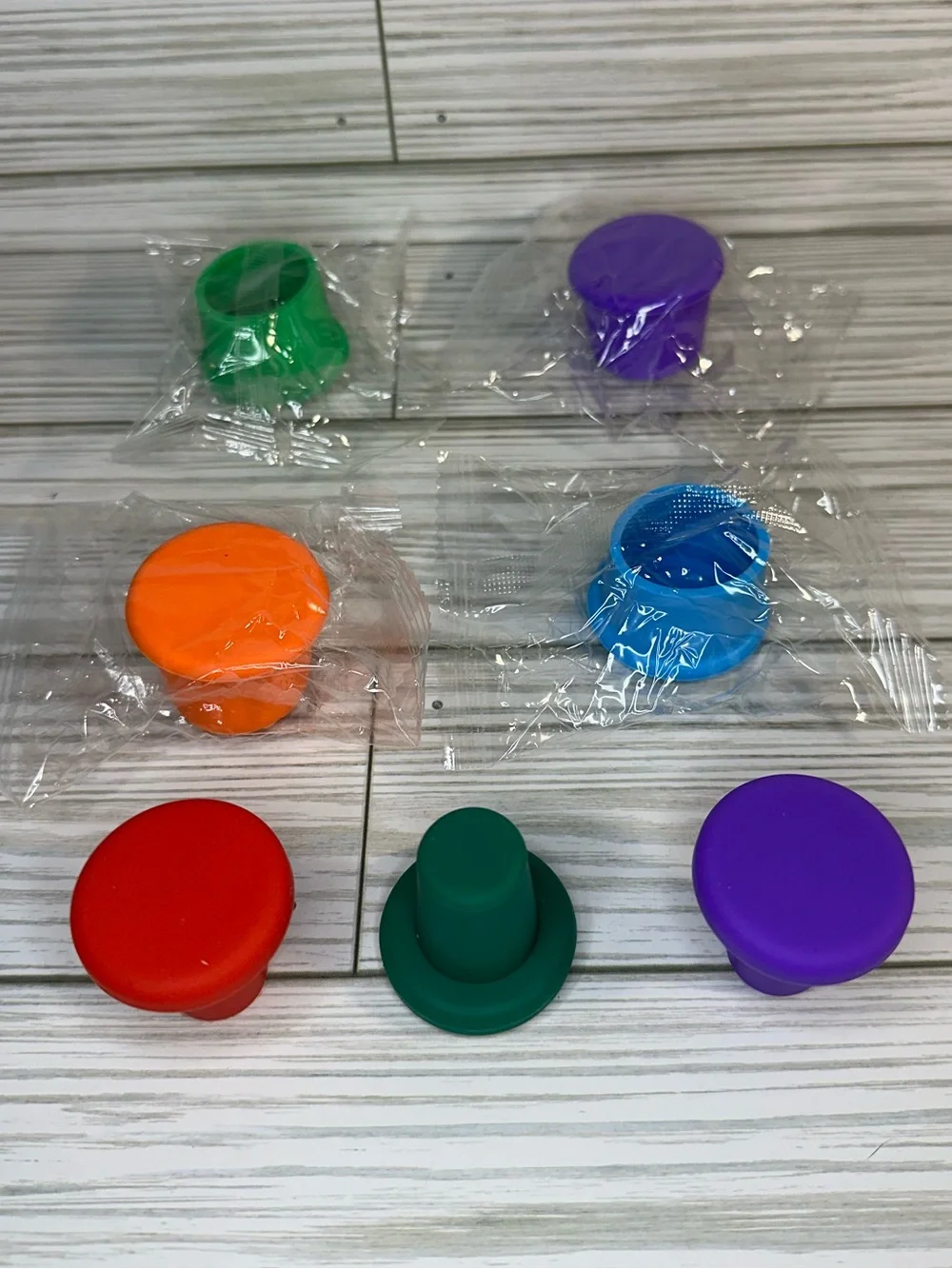 MultiColor Silicone Wine Stoppers & Caps Reusable Beverage Multi Bottle covers