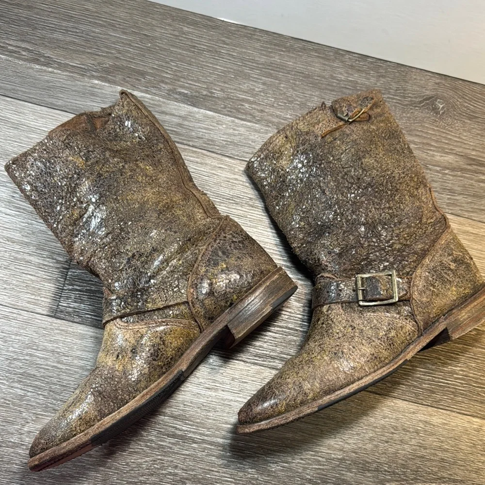 Vintage made in USA Distressed Leather Ankle Boots woman’s size 8 (b238)