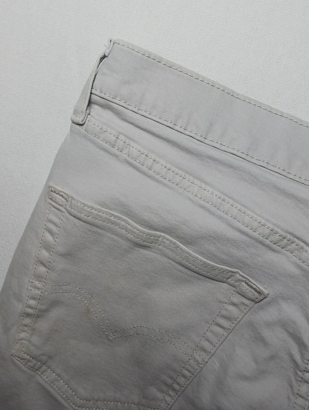 Levis straight fit