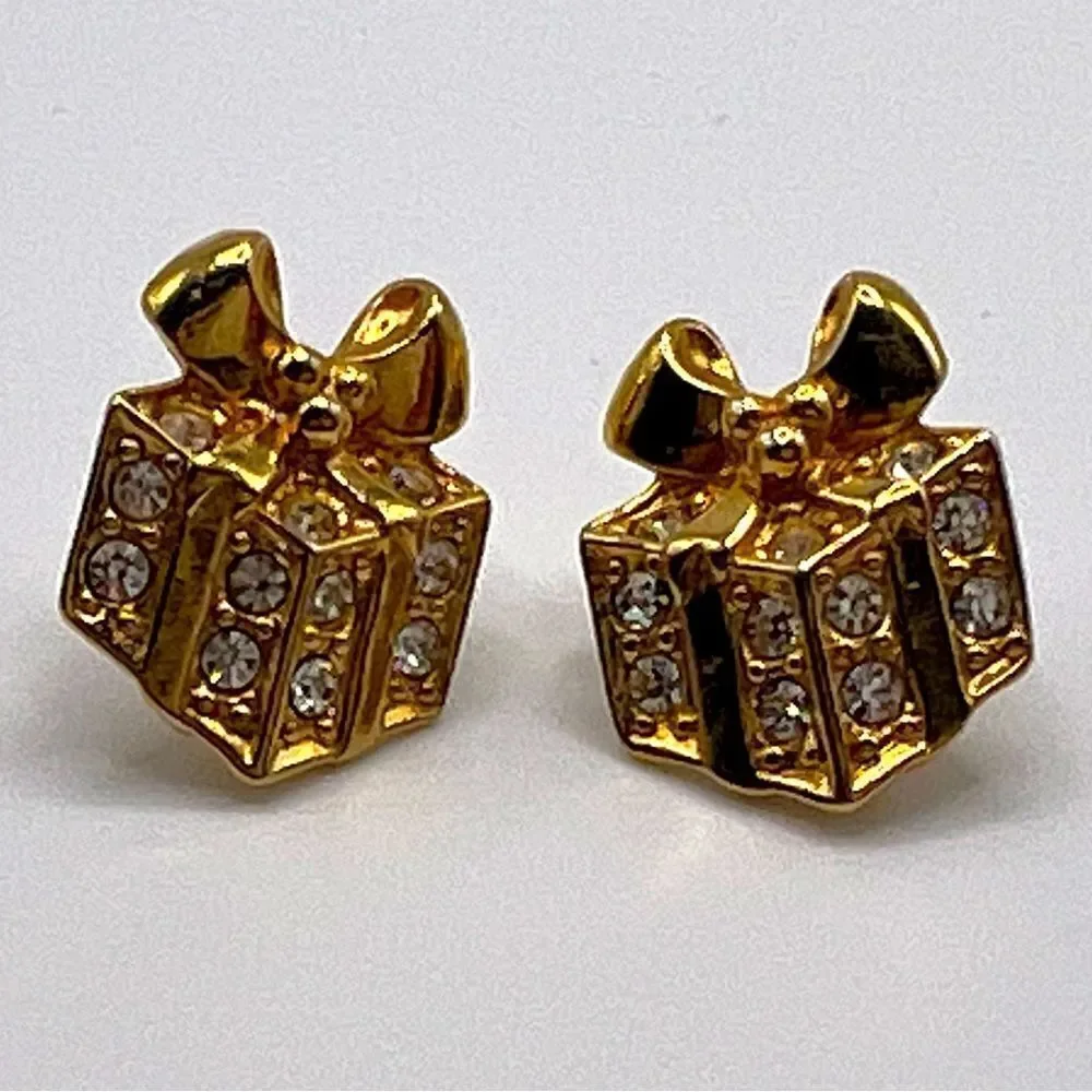 *3/$20* Sparkly Avon gold tone and rhinestone Christmas present gift earrings