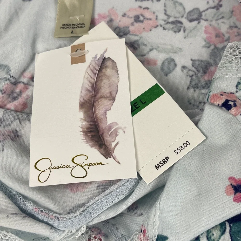 Jessica Simpson day feminine