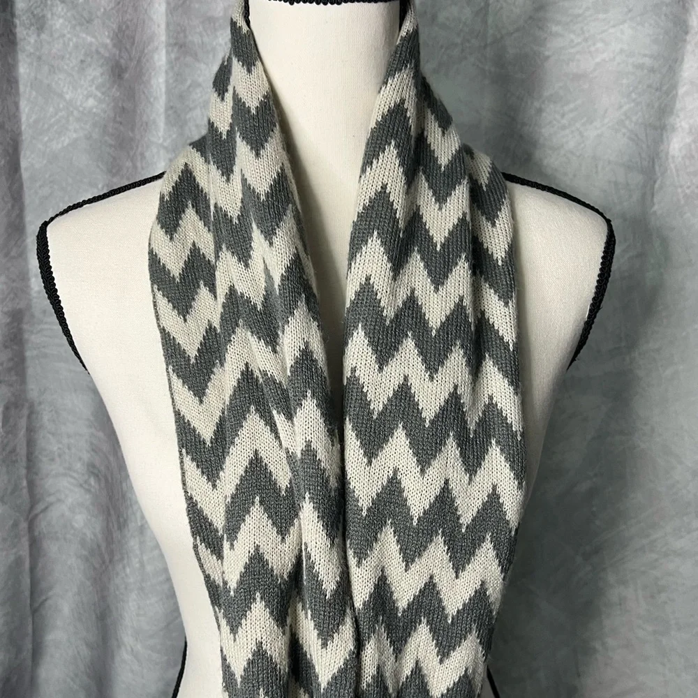Gray & Cream Chevron Pattern Infinity Scarf