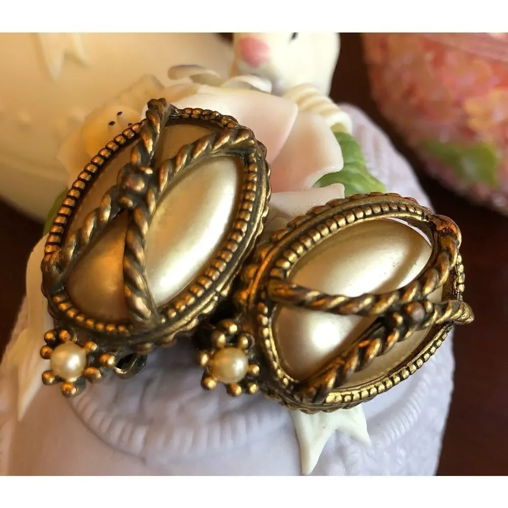 REGAL chunky gothic–style